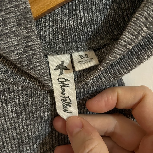 Others Follow Gray Knit Cold Shoulder Top Size M - Picture 4 of 5